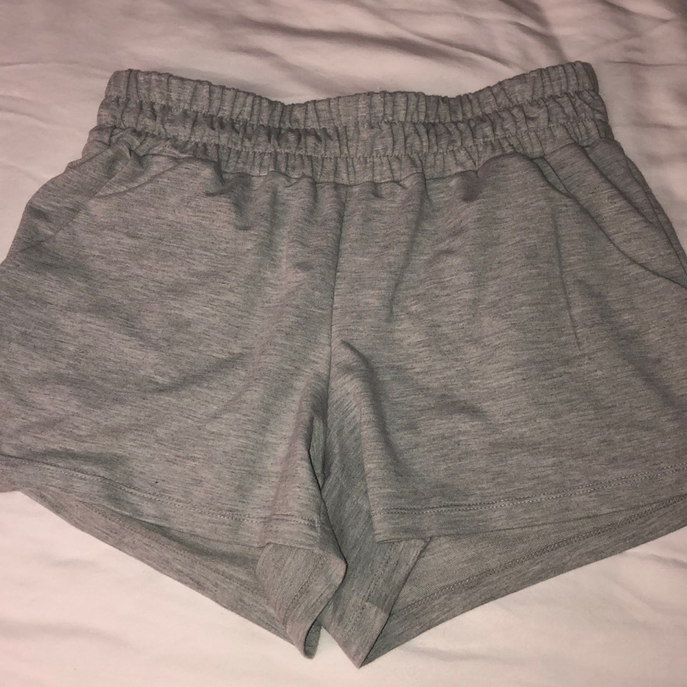 SUPER CUTE grey leisure shorts